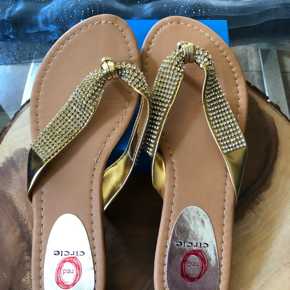 NIP Dazzling Gold Sandals Size 7.5